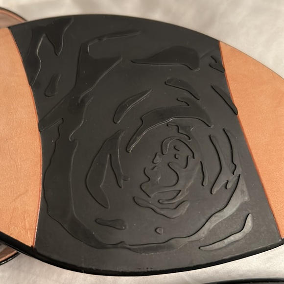 NWOT Taryn Rose Black Sandals, Sz 7 - Picture 7 of 7